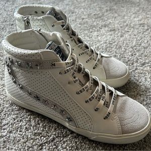 Women’s Vintage Havana high top sneaker. Size 9. These are in great condition